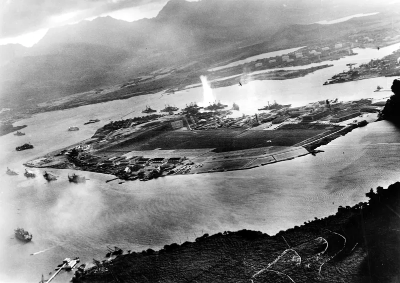 Attaque de Pearl Harbor vue depuis un avion japonais, 7 décembre 1941
